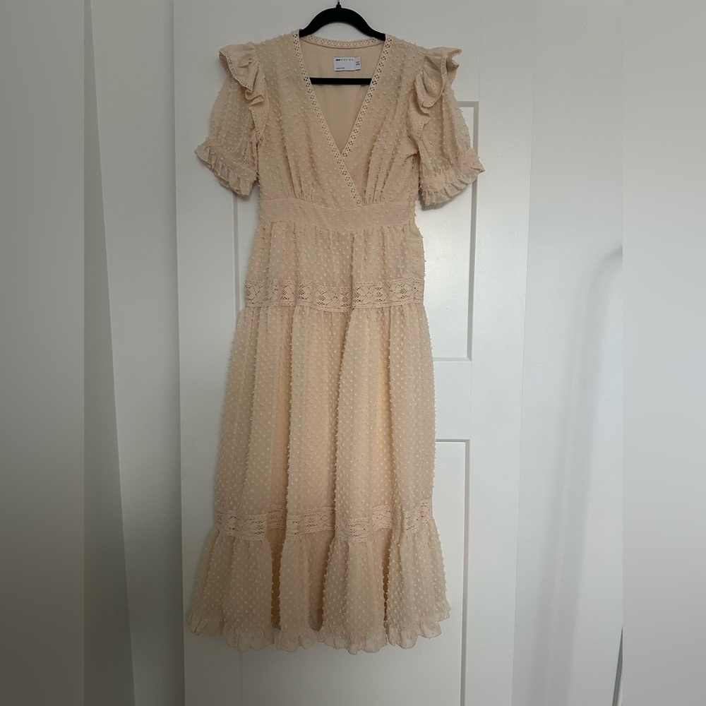 ASOS design dress. Cream color, size us 4